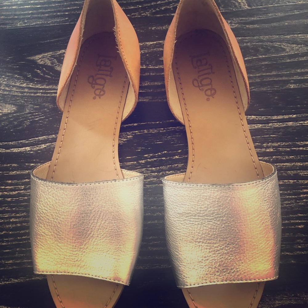 Dual tone flats